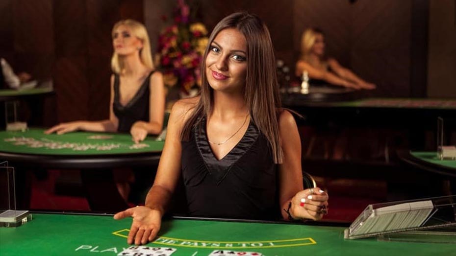 Exploring Different Types of Live Poker